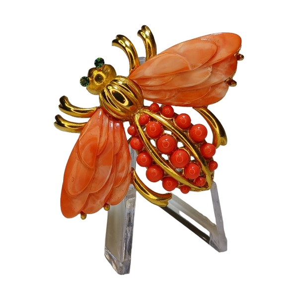 Rare Signed Hattie Carnegie Vintage Bee Peach Lucite Coral Colored Brooch Pin - Picture 4 of 16